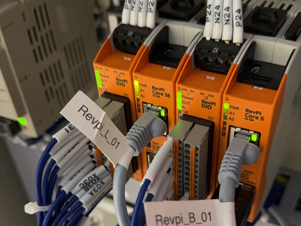 Revolution Pi による IoT 制御モジュール